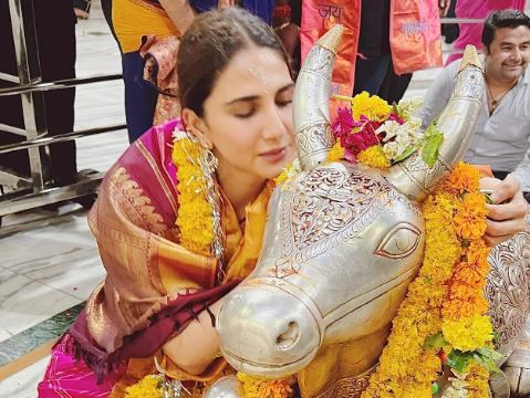 Vaani Kapoor seeks blessings at Mahakaleshwar Temple in Ujjain;  shares pics