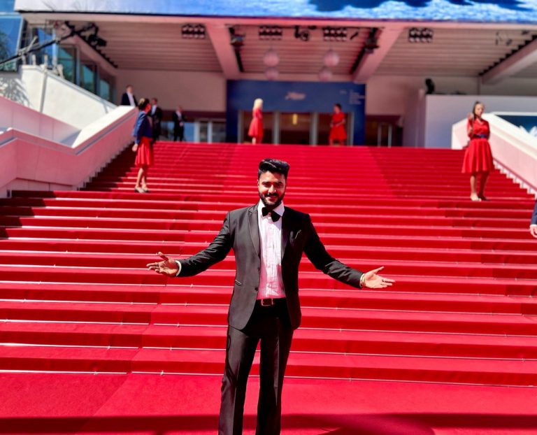 Bhojpuri movie: Pradeep Pandey Sindhu was all smiles with joy on the Cannes red carpet.