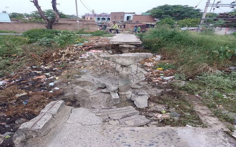 Bihar: The collapse of the British-era Sulfur Canal bridge in Saran Nagar has increased the problems of many villagers.