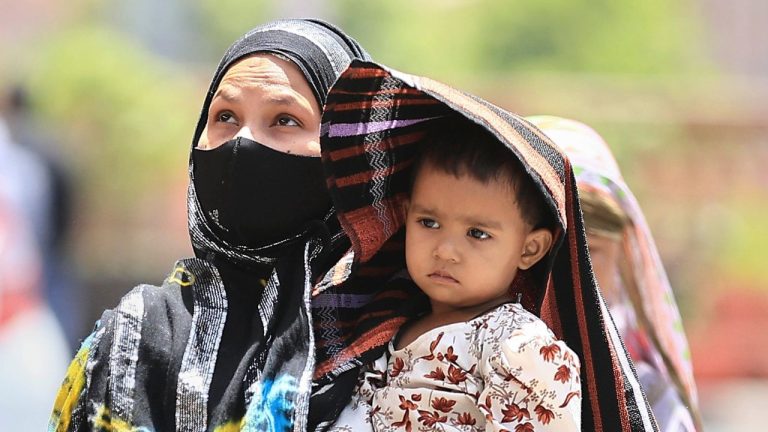 Heat in Pakistan brings temperature near 50 in India, warning in many states