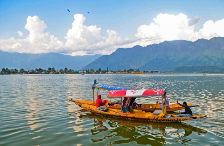 Kashmir gets major tourism boost in 2024: Influx of record-breaking 1.25 million tourists so far