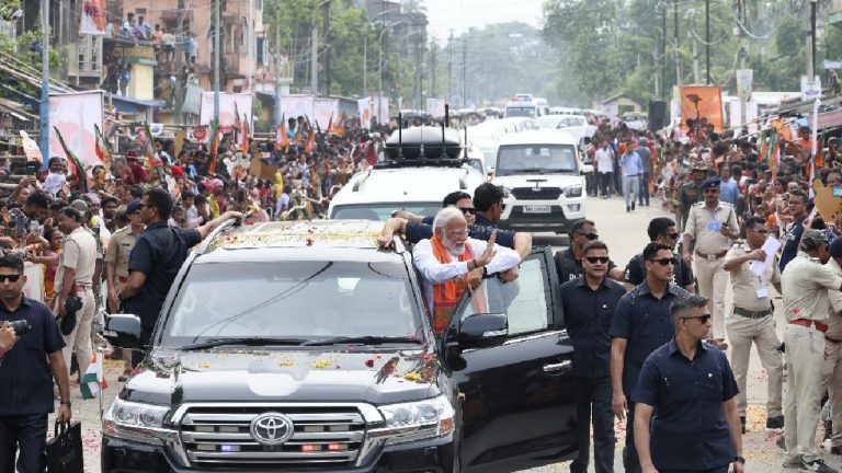 Attack on buses that came to PM Modi's meeting in Bengal, blame on TMC workers