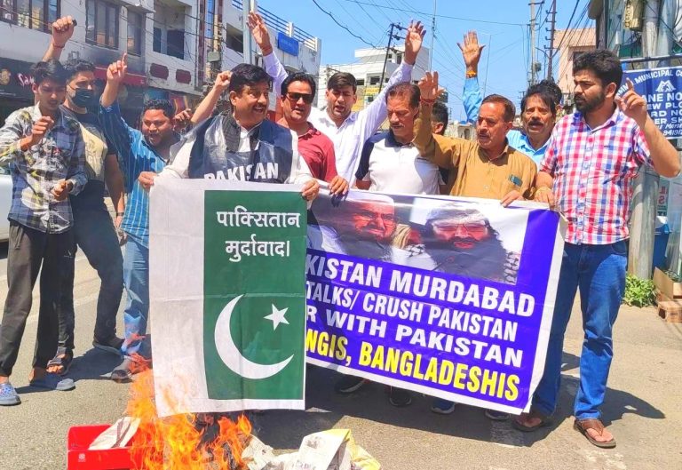 Anti-Pakistan protest held in Jammu after terrorist attack on army convoy