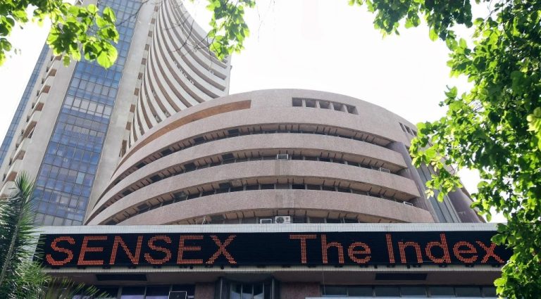 Dalal Street turns red in early trade, Sensex-Nifty falls