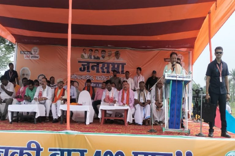 Chhattisgarh Chief Minister Vishnudev Sai hit out at JMM-Congress, saying “Jharkhand government does not care about people”.