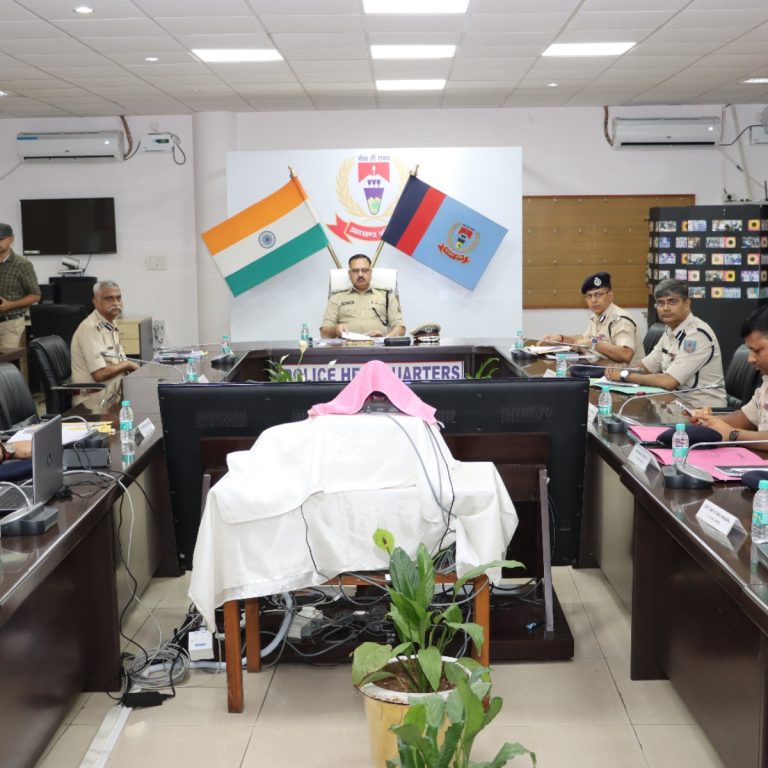 Jharkhand: DGP Ajay Kumar Singh held a review meeting regarding law and order and said strict action should be taken against the criminals.