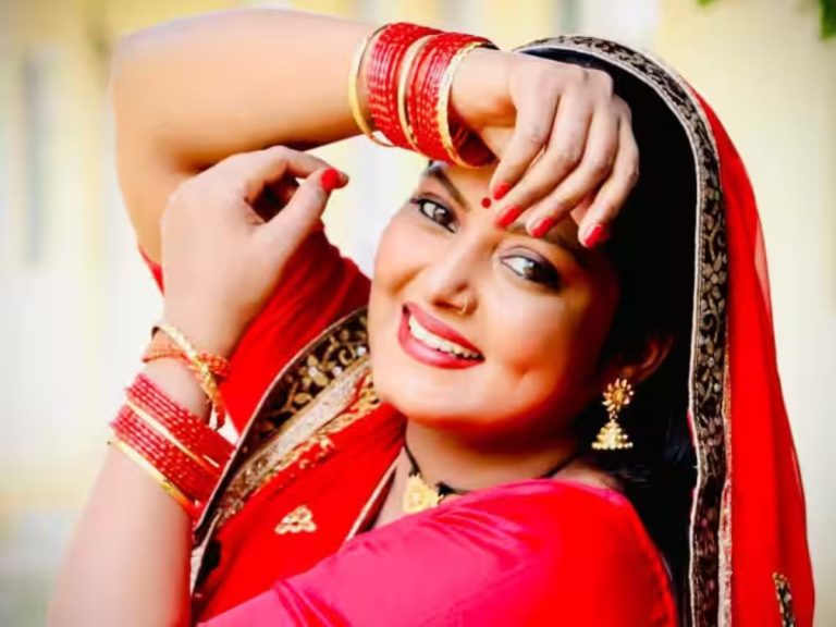 The actor converted Bhojpuri actress Anjana Singh's hotel room into a kitchen and cooked and fed Nenua vegetables.