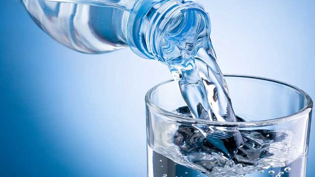 Know how many glasses of water should you drink in a day according to your age?