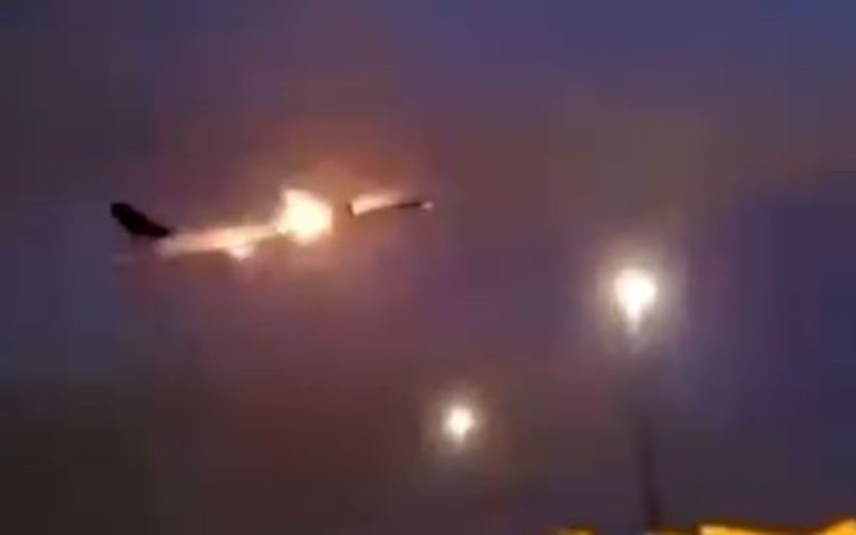 A huge fire broke out in a plane carrying 402 passengers soon after take-off