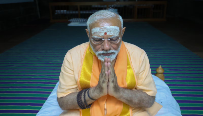 Second day of PM Modi's meditation, Surya Puja in Kanyakumari and flowers offered to Vivekananda statue – ..