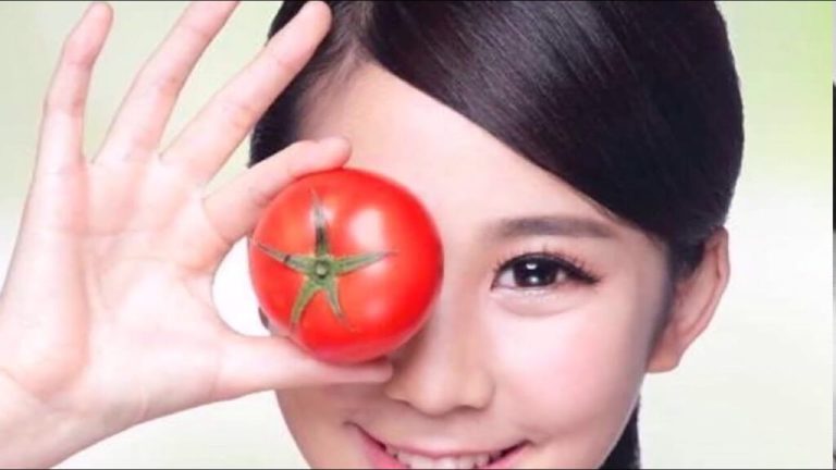 Tomato which will enhance the beauty of your face. Make face pack at home