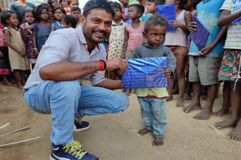 Bokaro's Dr. Jaidev leaves a high-paying job in the US for free education and keeps the flame of knowledge burning.