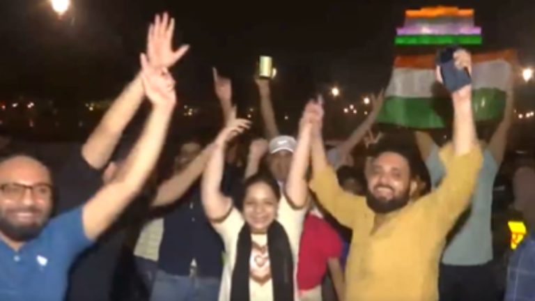 India's victory celebration: The whole country is overwhelmed with joy;  Somewhere crackers are bursting, somewhere Mani Diwali, watch the video