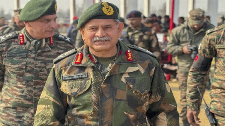 Know who is Lieutenant General Upendra Dwivedi?, These are the reasons why he has been appointed as the new army chief of India, Who Is Lt General Upendra Dwivedi who did strategic deployment of Indian army against China and Pakistan and will be the new army chief