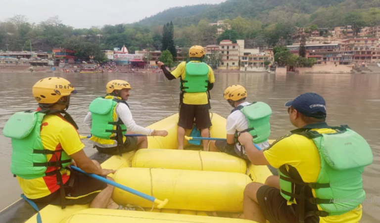 A young man who had come to visit Rishikesh drowned in the Ganga near Ramjhula boat ghat, search continues….