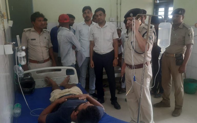 BIHAR: In Chapra, relatives of the accused in the lawyer father and son murder case were attacked by people who came to their house after receiving information about the robbery.