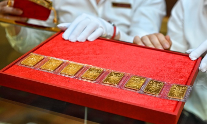 Gold prices decreased by 1.3%