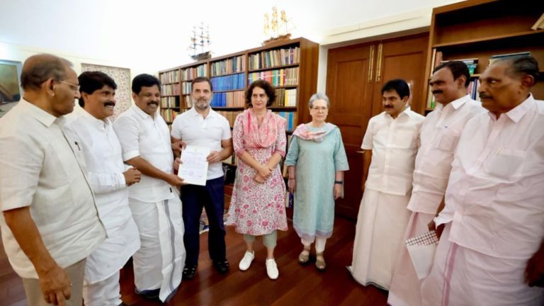 Rahul Gandhi received the victory certificate from Wayanad, accompanied by Sonia Gandhi and Priyanka.