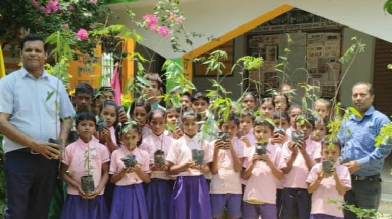 All the students of Dumrathar School planted a sapling in their name