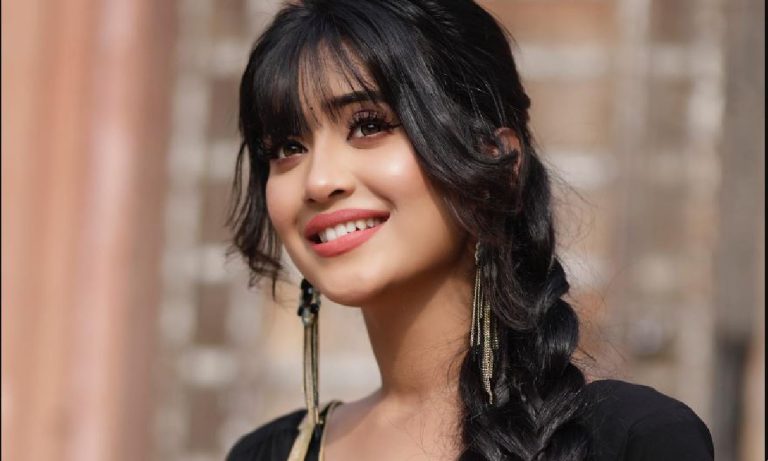 The handsome TV hunk couldn't stop himself from commenting on this video of Shivangi Joshi and you know what he said?