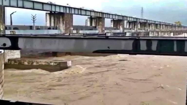 Floods in Bihar: 5 lakh cubic feet of water could be released from Kandak dam at any time, risk of disaster in the district