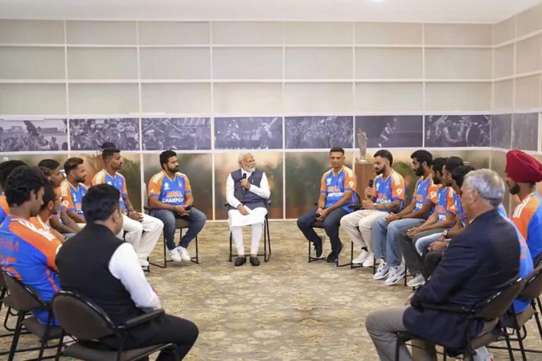 T20 world champs arrive in Delhi to fan frenzy; meet PM over breakfast