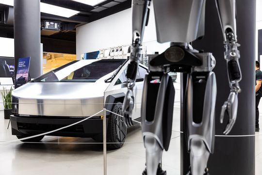 Tesla postpones its robotaxi launch to October