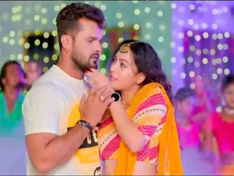 Kesari Lal Yadav and Sapna Chauhan love, video is going viral