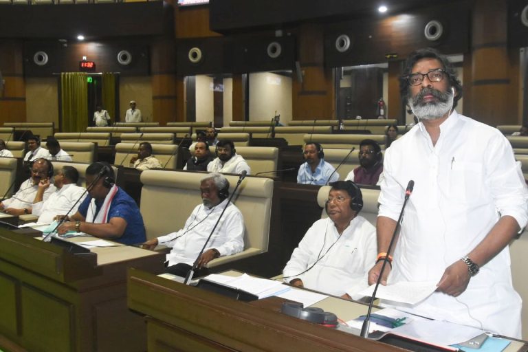 Jharkhand Monsoon Session: Even after assembly proceedings, opposition MLAs remain firm, power cuts, marshals surround