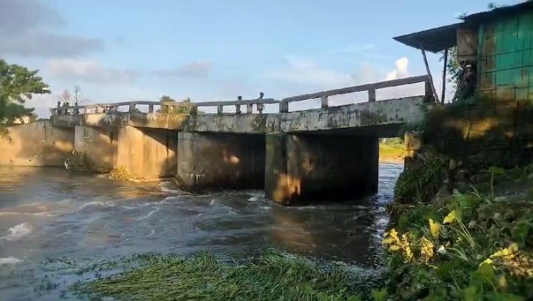 Collapsed bridge: Due to heavy rains, a bridge over Saadi River collapsed in Jalpurwan, bringing traffic to a standstill.