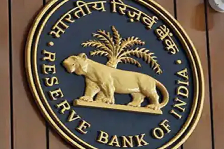 RBI: Big blow to Banarasi babus, license of this bank revoked.