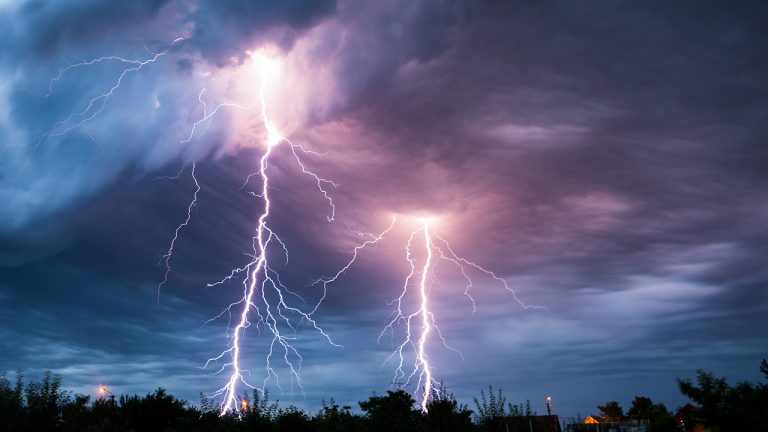 Death rains from the sky in Lohardaka, son dies by lightning while working in fields, husband and wife are in critical condition.