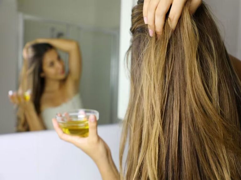 You will not see a single hair in the comb, apply these 2 oils at home, hair will grow faster – ..