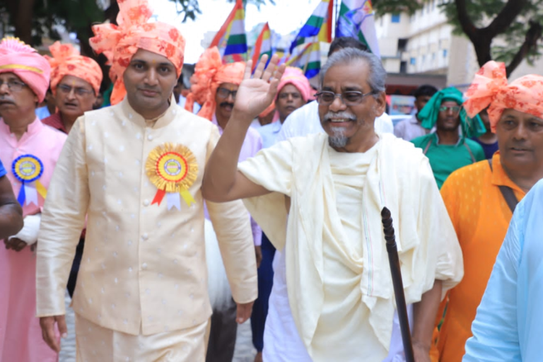 Acharya Suyash Surishwar's grand Chaturma entry at Madhuban was welcomed with musical instruments.