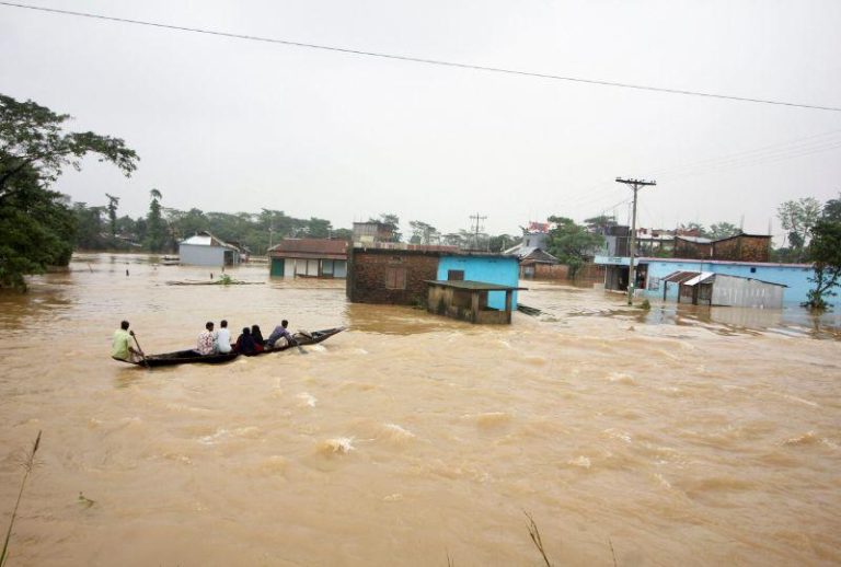 Bangladesh Floods Displace 40,000, Force School Closures