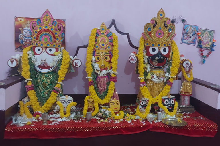 Karsavan: Jagannath returned from Sri Mandir to Sri Mandir with his brother and sister, the Rath Yatra concluded with Shangatwani and a gathering of devotees.