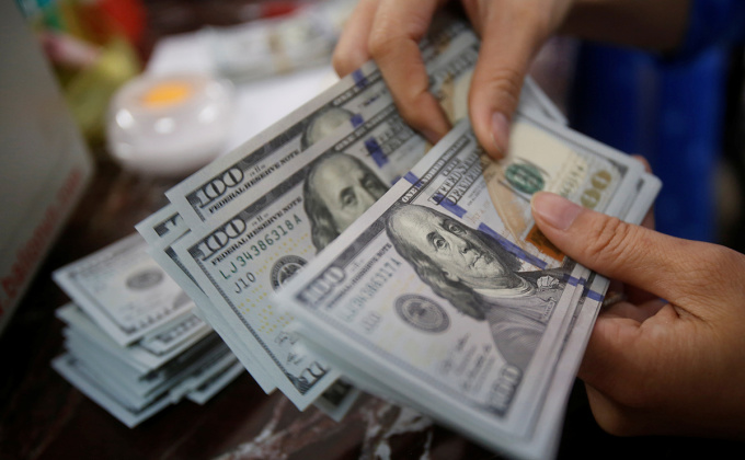 Dollar gains on black market