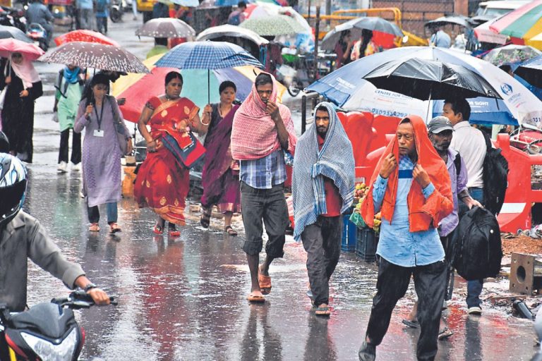 Bihar Weather: Heavy rain warning in 5 districts, flood like situation in 6 districts in Bihar