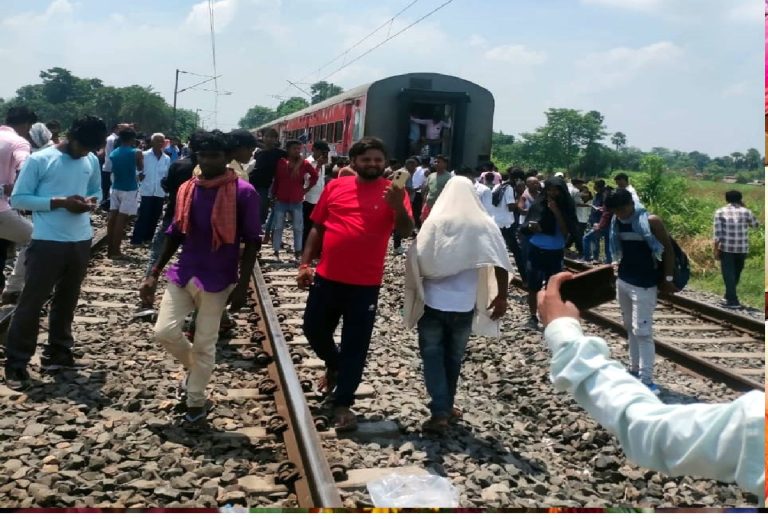 Bihar Sampurg Kranti Express train: Bihar Sampurg Kranti link breaks into two parts causing confusion