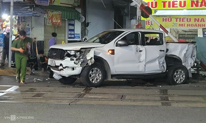 2 dead as train crashes into pickup truck in southern Dong Nai province