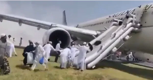 There was a stir in Pakistan due to fire in Saudi plane, sudden emergency landing was done