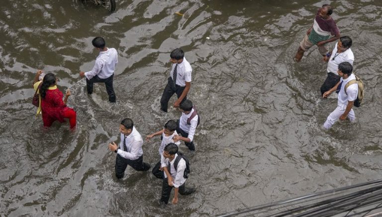 Kal Ka Mausam: Due to Monsoon in Gujarat, heavy rain warning in many areas, holiday for primary schools tomorrow