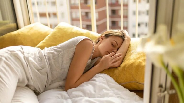 The reason behind excessive sleep may be the lack of these 2 vitamins, fulfill it with these foods: Excessive Sleep Reason