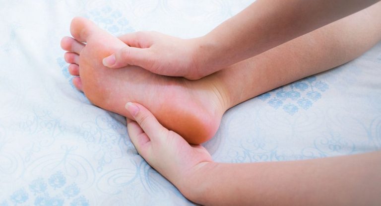 Know the reasons for numbness of hands and feet and try these remedies, you will get relief