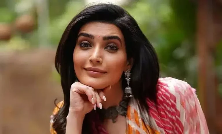 On 'Naag Panchami', Karishma Tanna asked people to stop offering milk to snakes