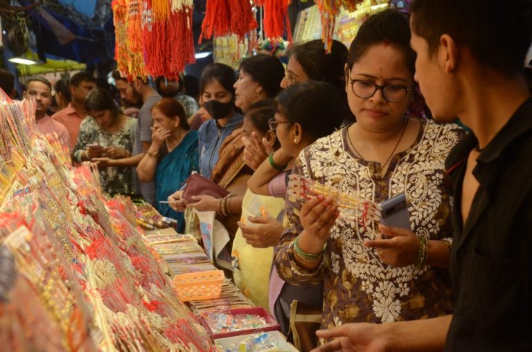 Rakshabandhan: A rakhi-adorned Patna market, crammed with everything from handmade rakhis to gold and silver.