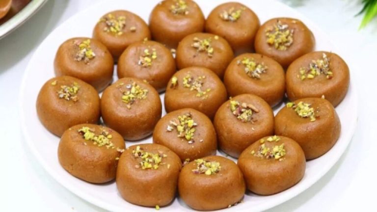 To please Lord Krishna on Janmashtami, offer Mathura Peda, know the recipe