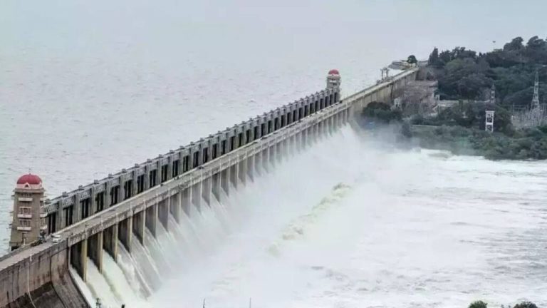 Karnataka: Tungabhadra Dam gate washed away, alert in Andhra Pradesh