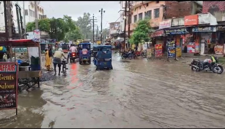 Buxar floods, water stagnates in front of DMK residence