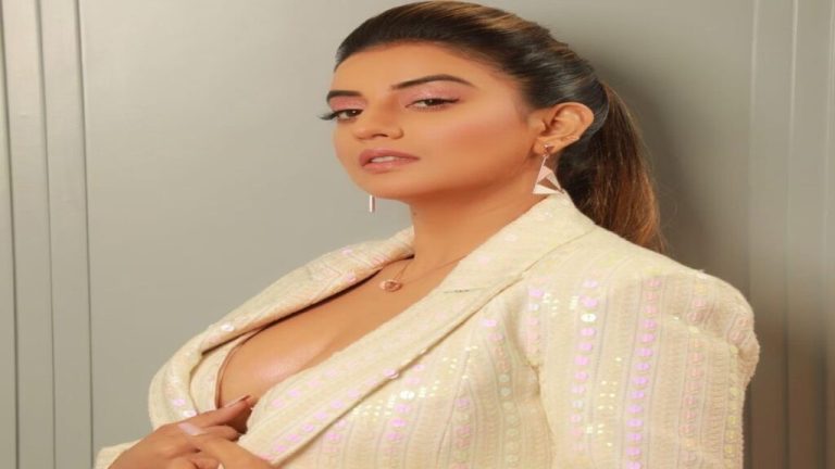 Akshara Singh: Bhojpuri Queen Akshara is coming to rock, world premiere of two films is going to happen, know the release date